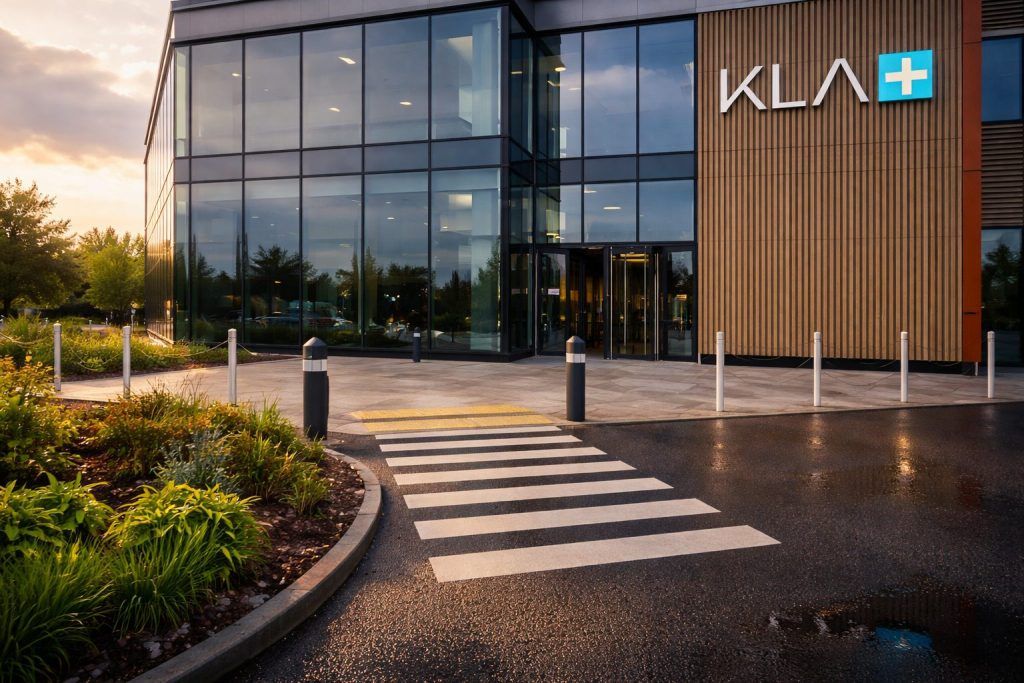 KLA (KLAC) stock climbs after TD Cowen upgrade and $1,800 target