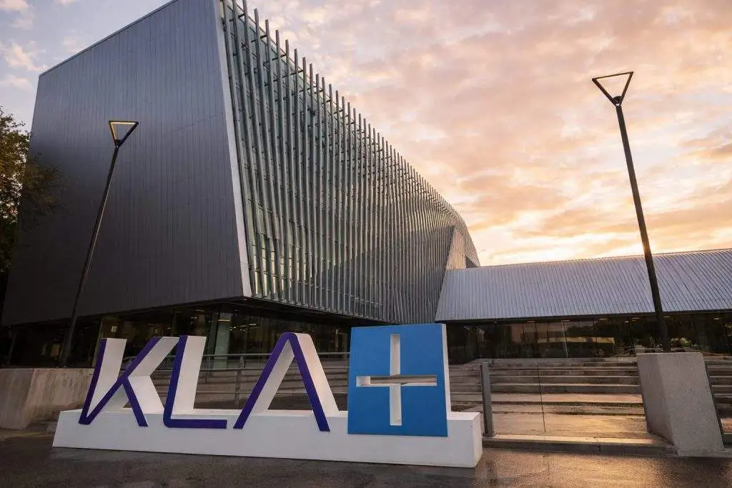 KLA stock price near a fresh high: what traders watch after the U.S. market holiday