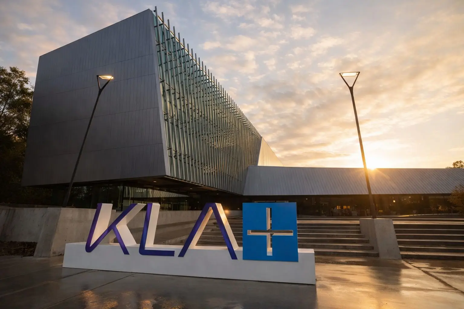 KLA stock slips despite fresh Wall Street upgrades — here’s what’s driving KLAC now
