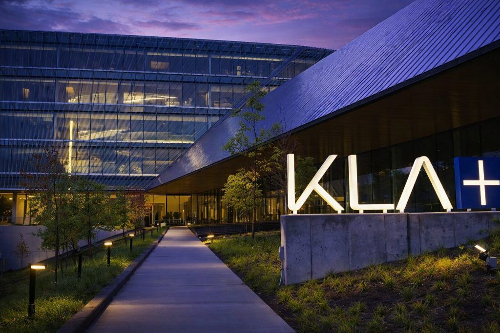 KLA stock today: KLAC ends 2025 with a slide as chip-tool names cool; earnings next in focus