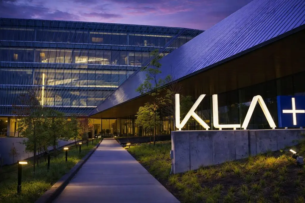 KLA stock today: KLAC ends 2025 with a slide as chip-tool names cool; earnings next in focus