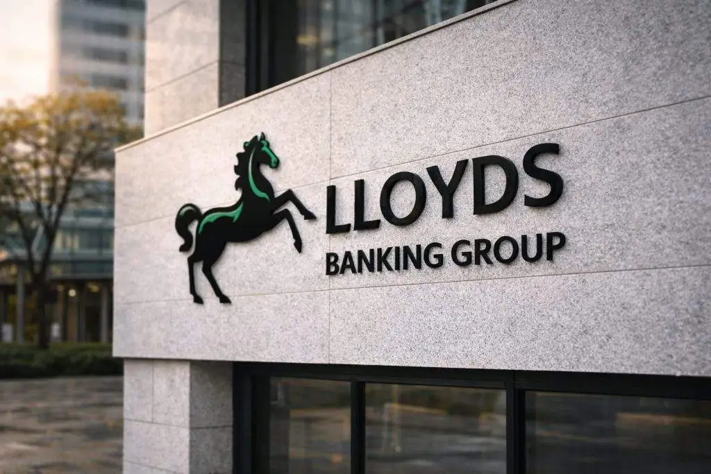 Lloyds share price dips into the weekend as results loom and Deutsche Bank lifts target