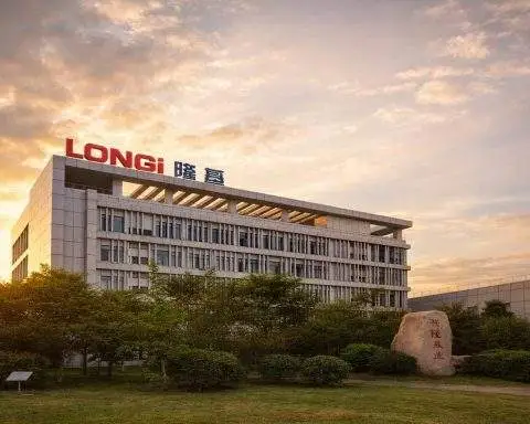 LONGi Green Energy Class A shares face Monday test after 2025 loss forecast lands