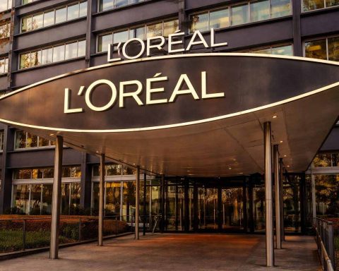 L’Oreal stock price in focus after Barclays upgrade as Feb. 12 results near