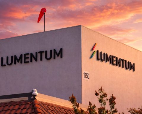 Lumentum stock rises 4% as AI data‑center optics rally kicks off 2026