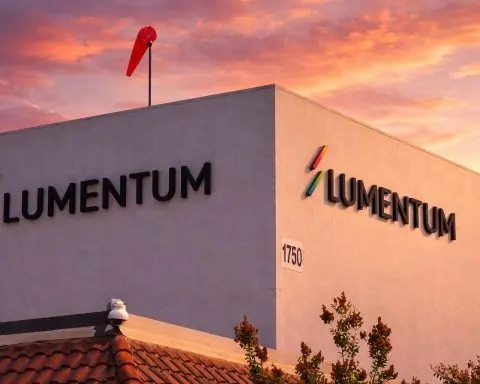 Lumentum stock rises 4% as AI data‑center optics rally kicks off 2026