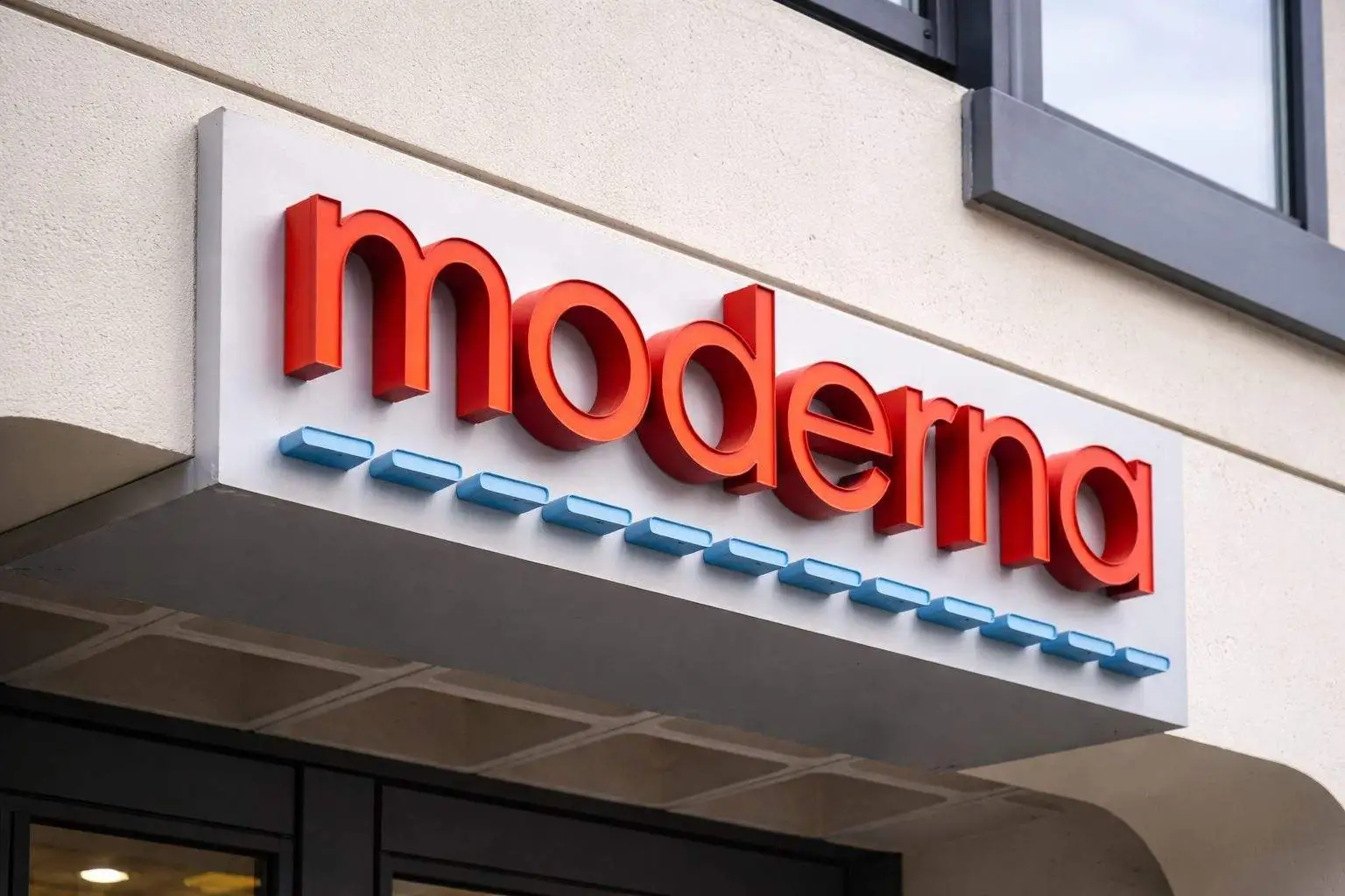 Moderna stock pulls back after a sharp rally as investors weigh U.S. vaccine backlash risk