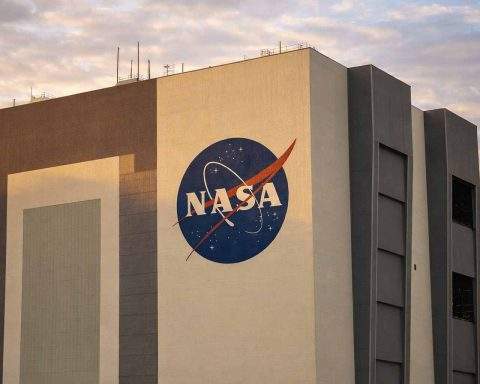 NASA’s SPHEREx spots interstellar comet 3I/ATLAS flaring on its way out — and the chemistry surprised scientists