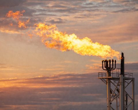 Natural gas price jumps to $4.42 as Henry Hub rally hits UNG, BOIL