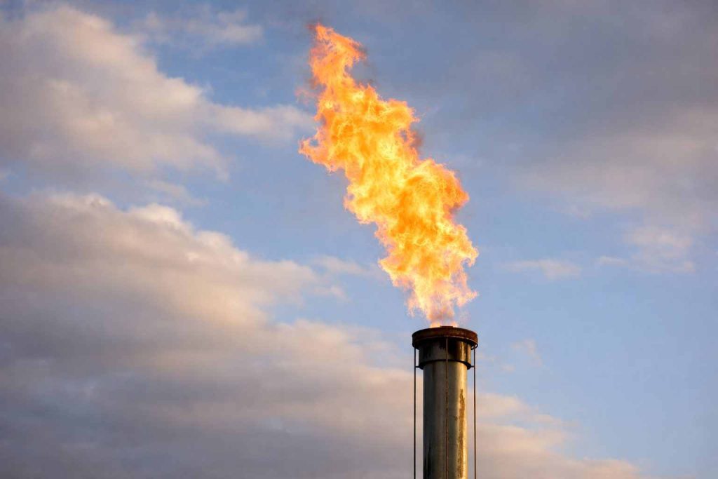 Natural gas price jumps toward $5 on cold-flip trade, lifting EQT and Range stocks