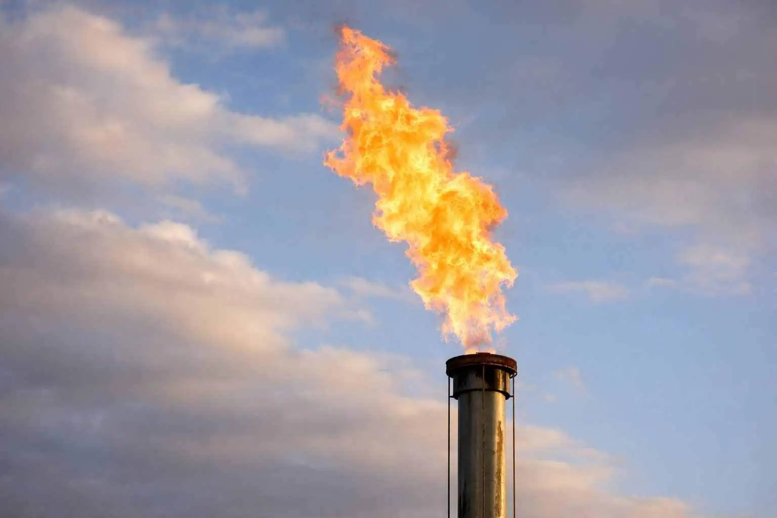 Natural gas price jumps toward $5 on cold-flip trade, lifting EQT and Range stocks