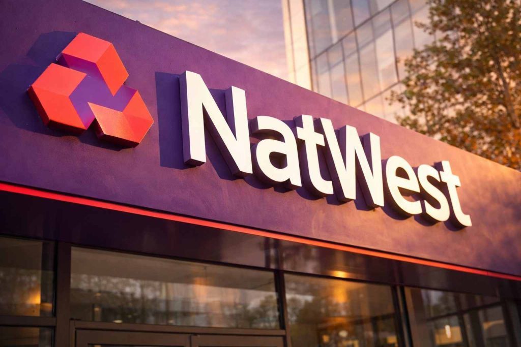 NatWest share price ends week up 2% at 652.8p as buybacks run; BoE decision, results ahead