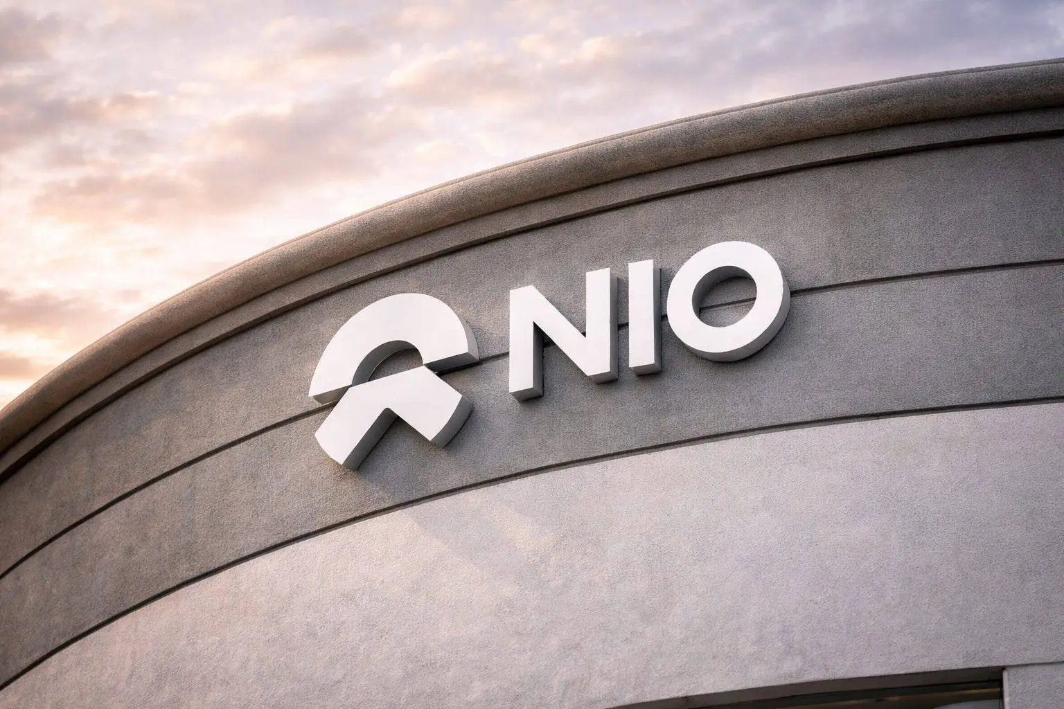 NIO stock climbs before the bell on “World Model” software push — deliveries next test