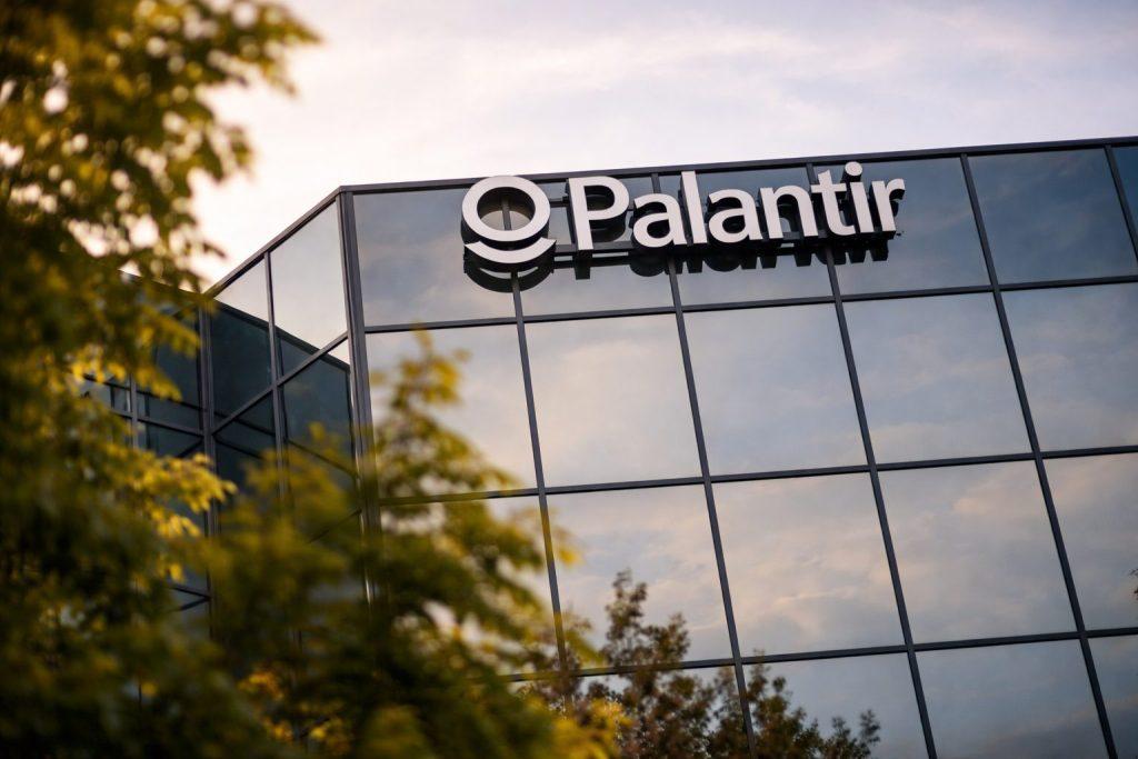 Palantir stock drops into long weekend as February earnings loom