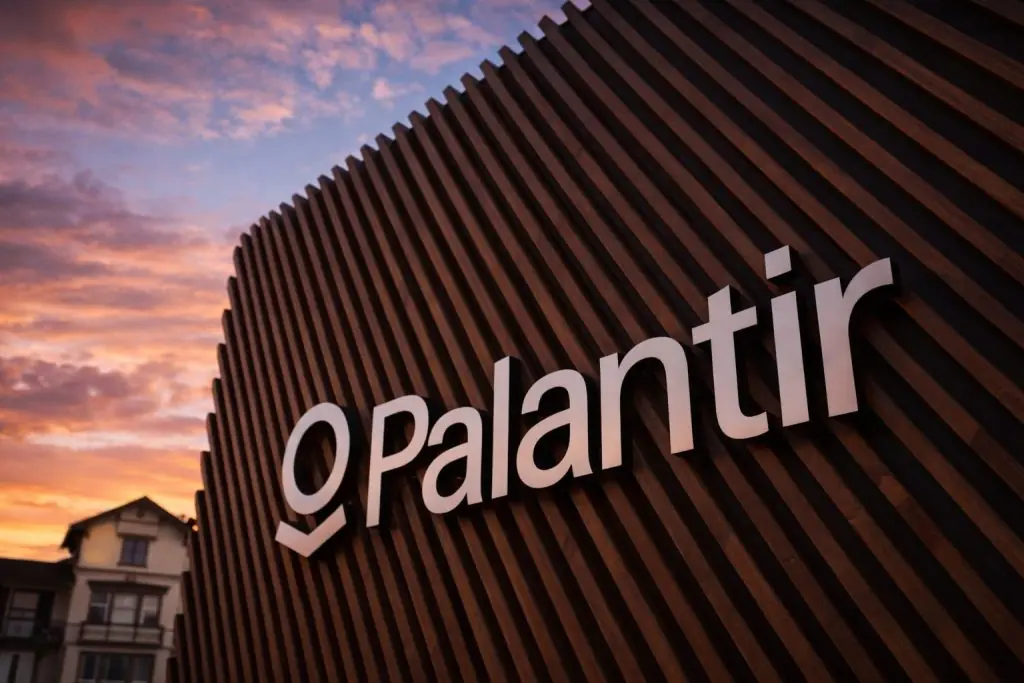 Palantir stock in focus after SBA fraud pilot contract report as ARK pares stake