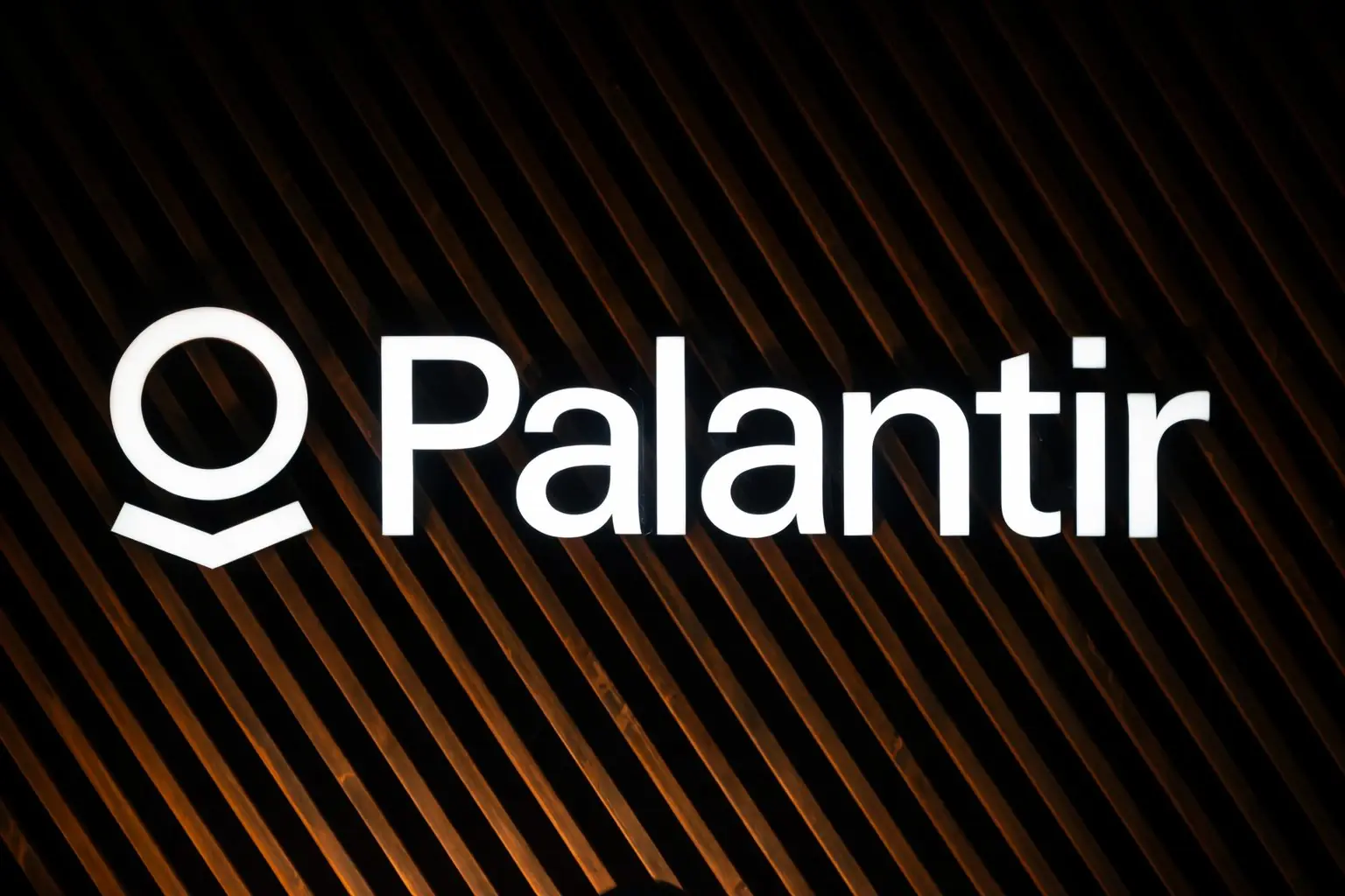 Palantir stock rebounds in premarket after insider sale filing; jobs data and earnings on deck