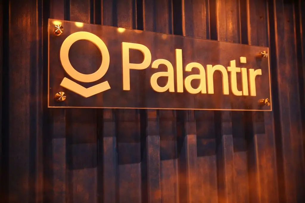 Palantir stock slides 5.6% to start 2026 as traders reassess pricey AI plays
