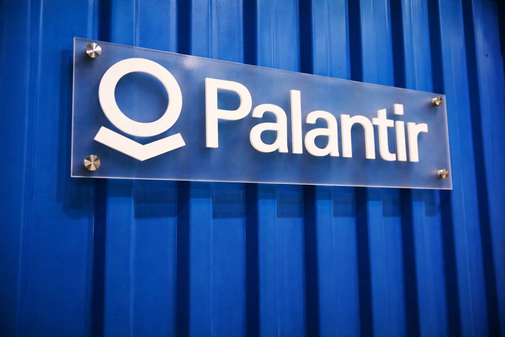 Palantir stock slides in choppy session as traders brace for earnings and tech fallout