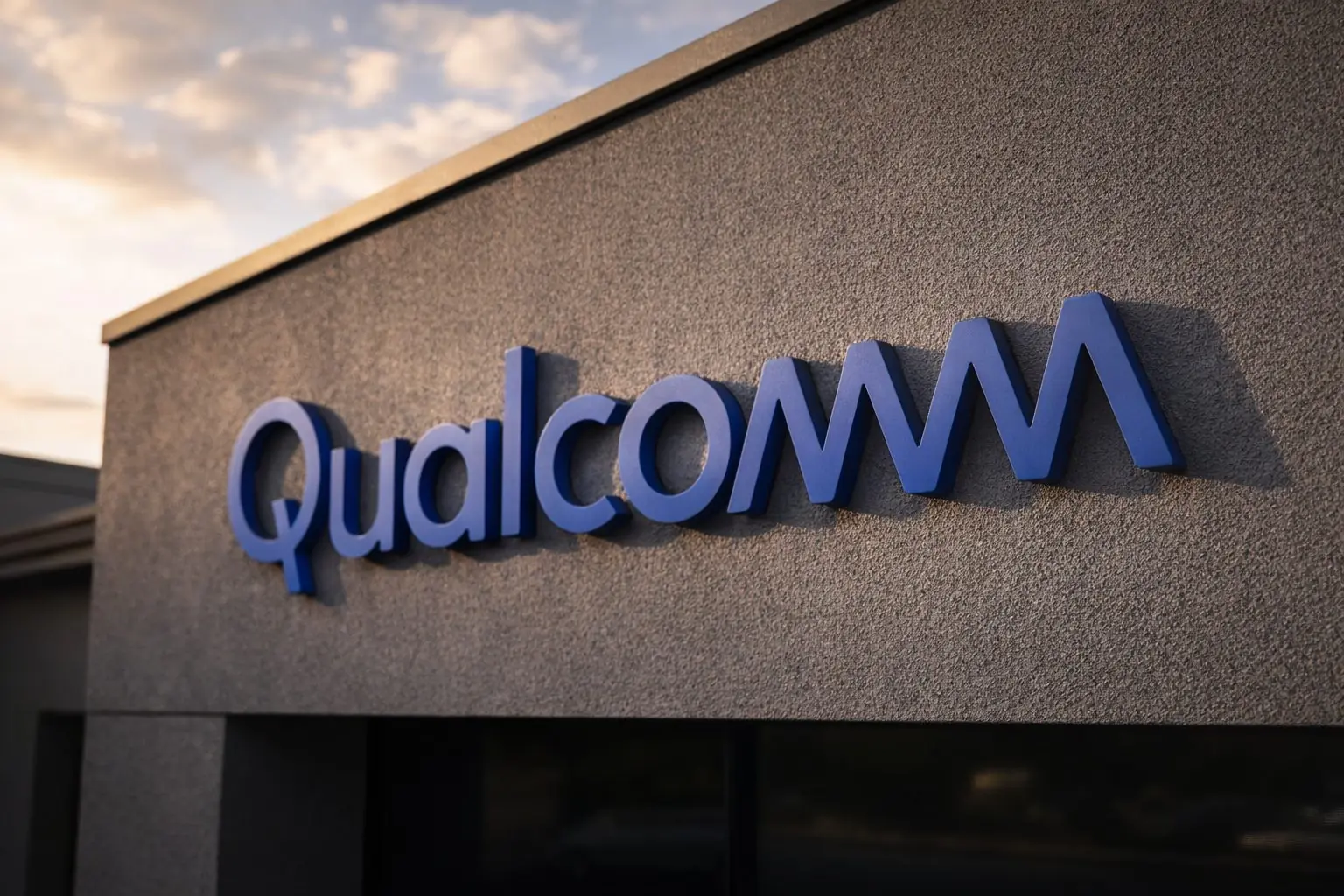 Qualcomm stock falls again as “glass cloth” supply report rattles chip names ahead of earnings