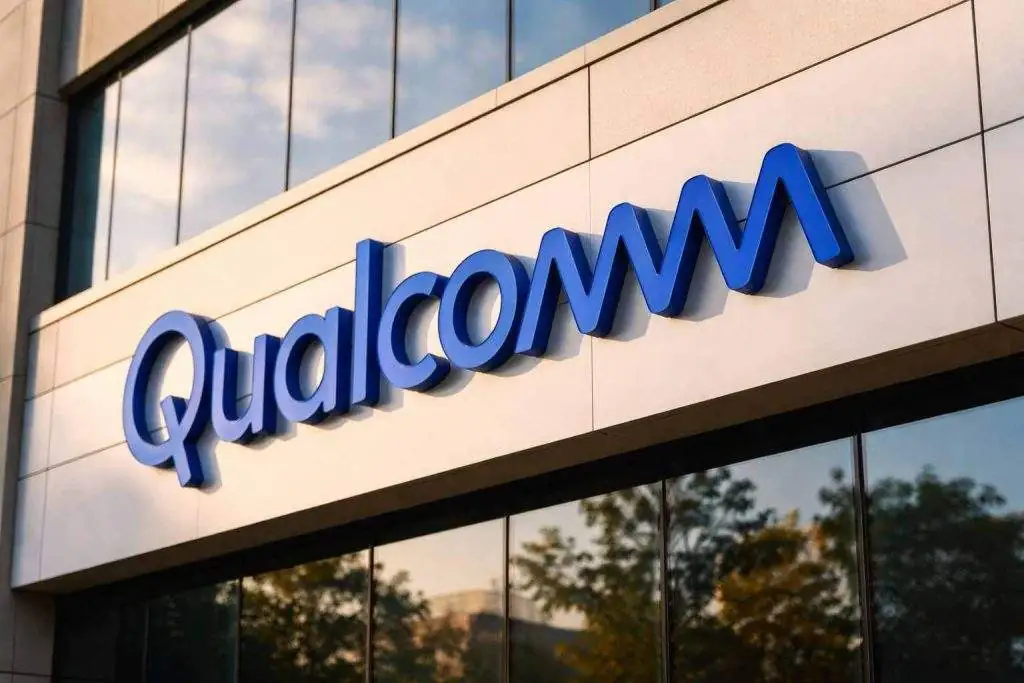 Qualcomm stock slips as Mizuho trims target on weaker 2026 handset outlook