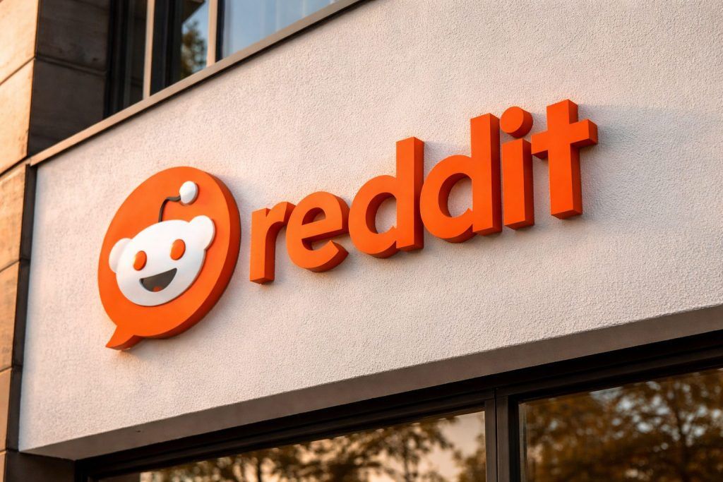 Reddit stock slips late as insider sales hit the tape and Evercore opens at $320