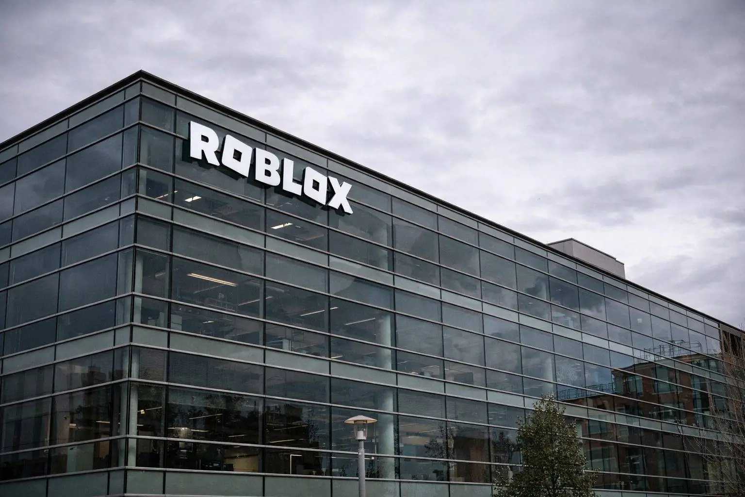 Roblox stock just sank 13% — Dutch watchdog probe and Google’s AI push put Feb. 5 earnings in focus