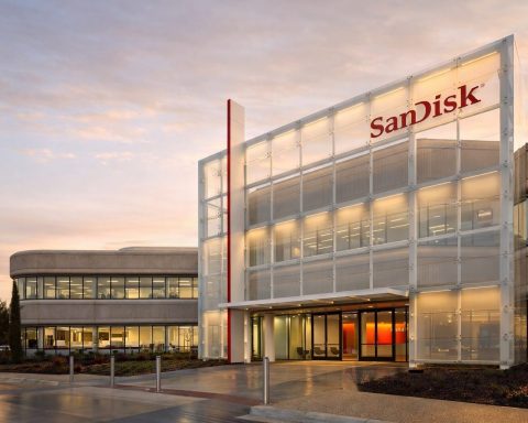 Sandisk stock price today: SNDK holds near $500 as short-squeeze talk and filings keep traders wary