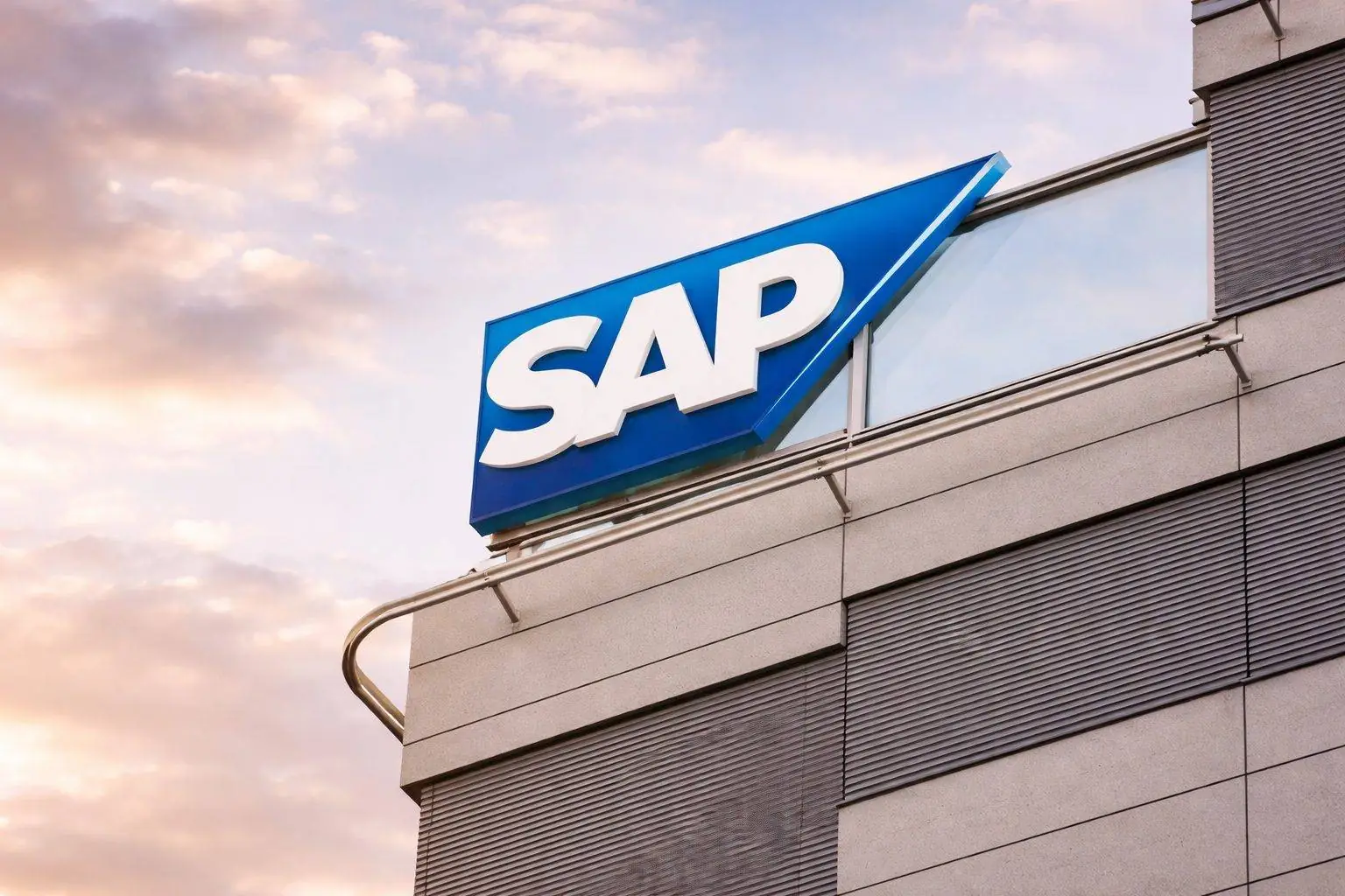SAP earnings: shares sink on cloud backlog doubts despite €10 billion buyback