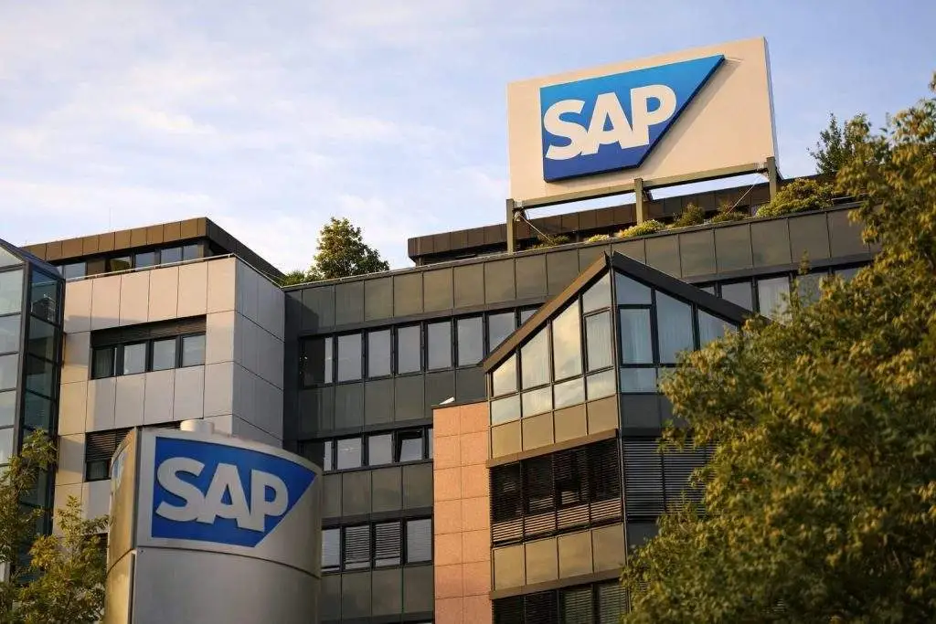 SAP stock drops 3% in Frankfurt as tariff jitters hit tech; Fresenius tie-up and earnings loom