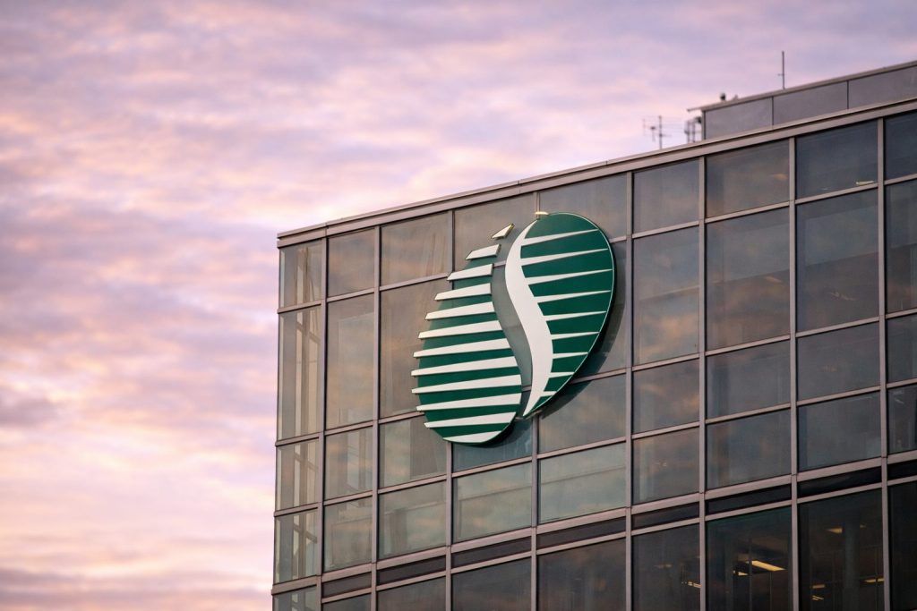 Seatrium (SGX:5E2) stock climbs as oil firms, with Maersk wind-vessel handover in focus