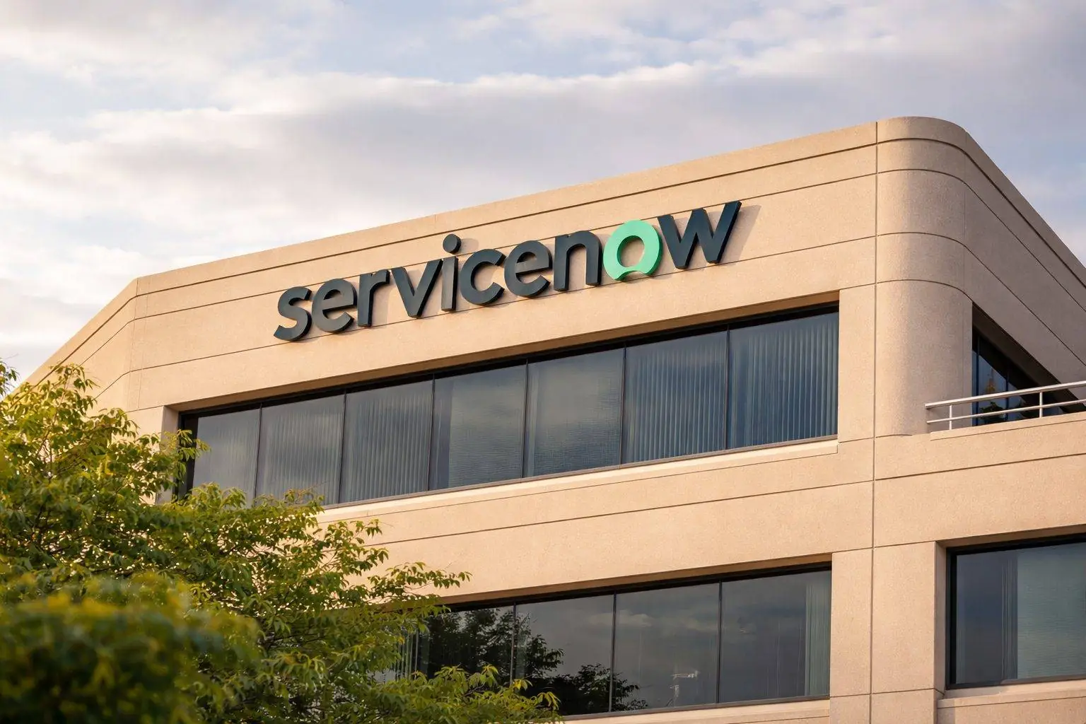 ServiceNow (NOW) stock steadies after post-earnings jolt — buyback plan and 2026 outlook in focus