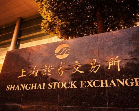 Shanghai Stock Exchange reopens Jan. 5: Shanghai Composite near 4,000 as AI-chip buzz builds