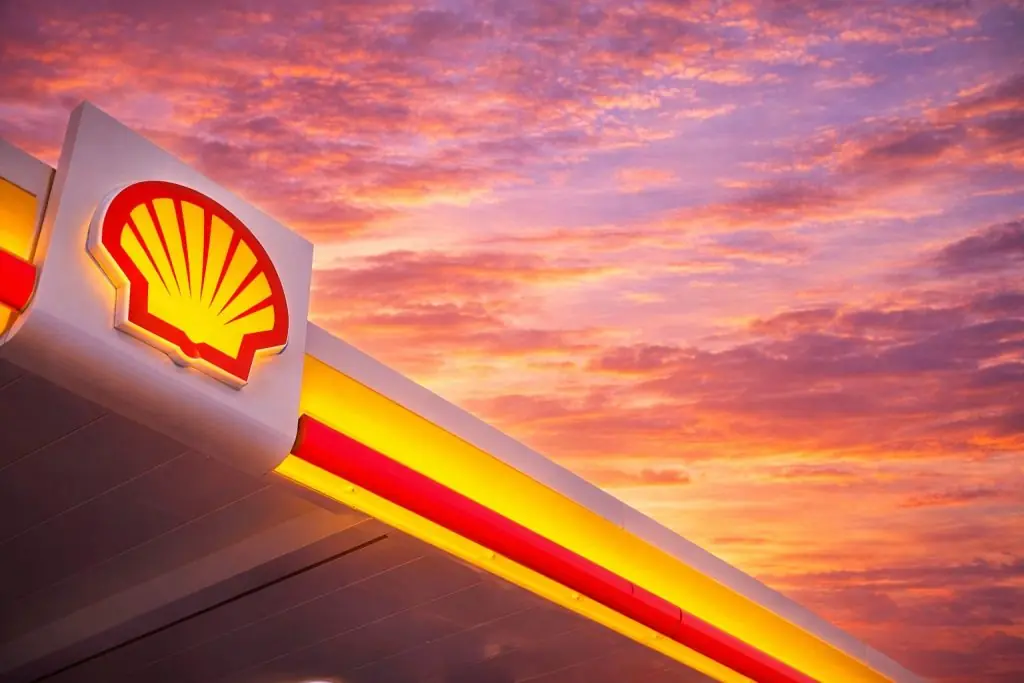 Shell plc stock slips in premarket as oil prices ease after Venezuela upheaval