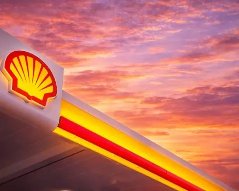 Shell plc stock slips in premarket as oil prices ease after Venezuela upheaval