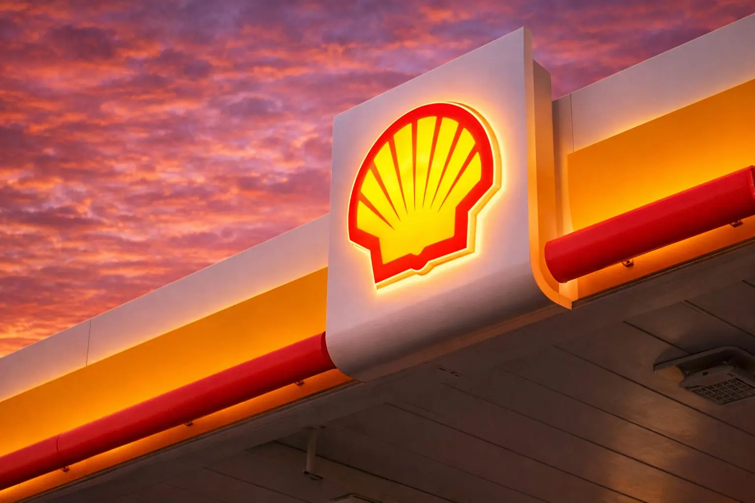 Shell stock today: SHEL.L ticks up as oil headlines clash with buyback doubts