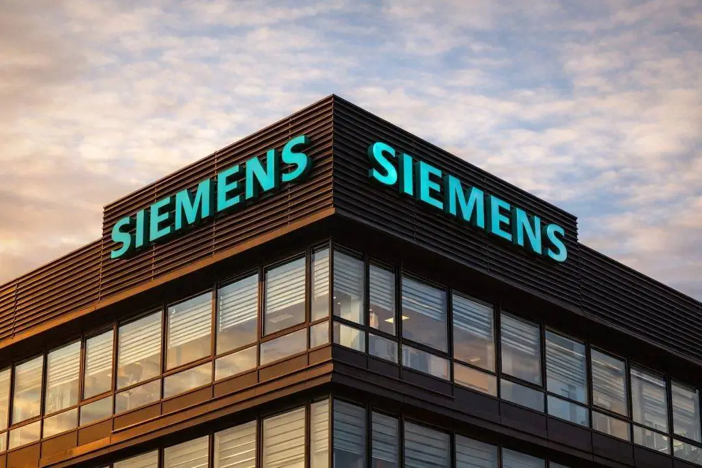Siemens Aktiengesellschaft stock price: what to watch after shares hold near highs into Monday