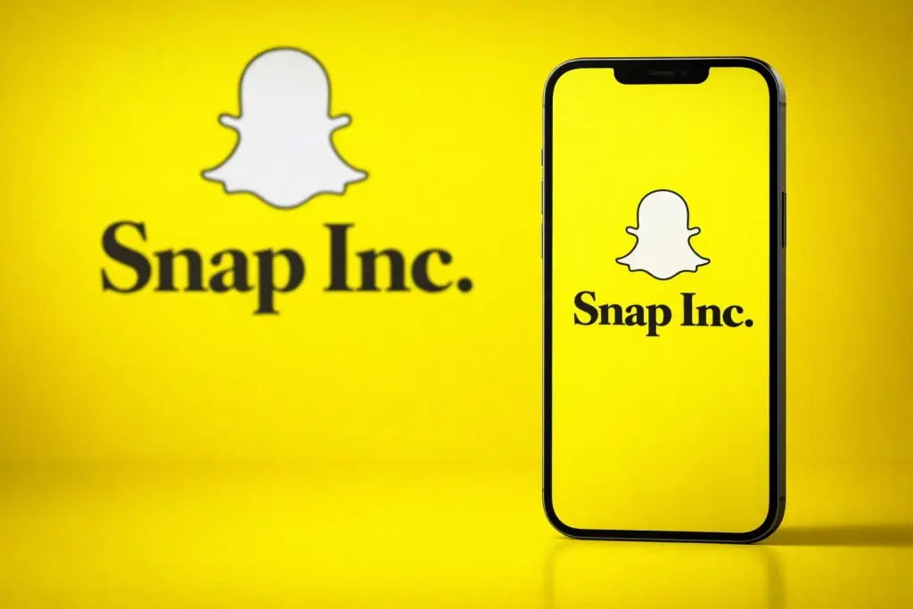 Snap stock slides to $8 as CEO share sale surfaces; CPI, earnings date loom