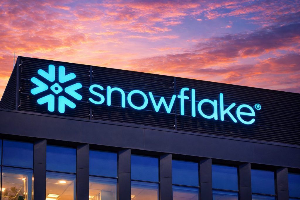 Snowflake (SNOW) stock slips under $220 into year-end close as insider sale filings surface