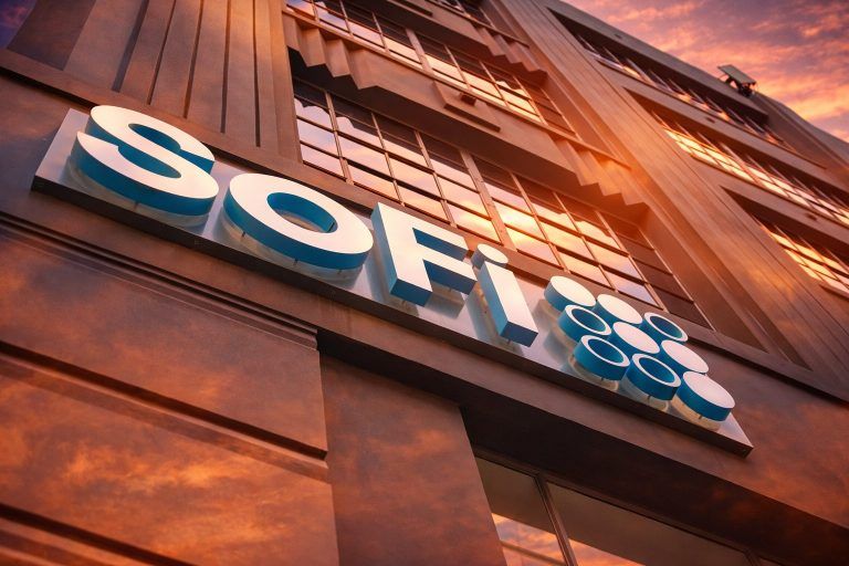 SoFi stock jumps nearly 5% to start 2026 as Jan. 30 earnings date comes ...