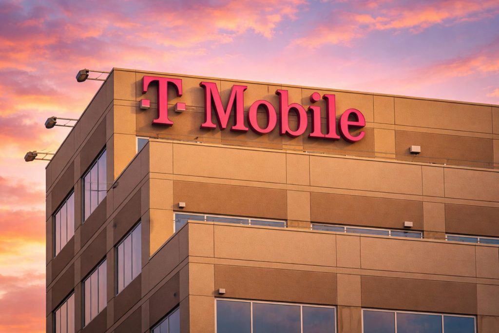T-Mobile stock slips in 2026’s first session as investors eye Feb. 11 targets update
