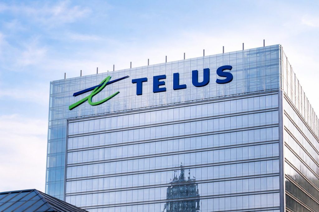 Telus’ 9% dividend yield looks tempting — but CIBC, SmartCentres and Leon’s are the TSX income names in play