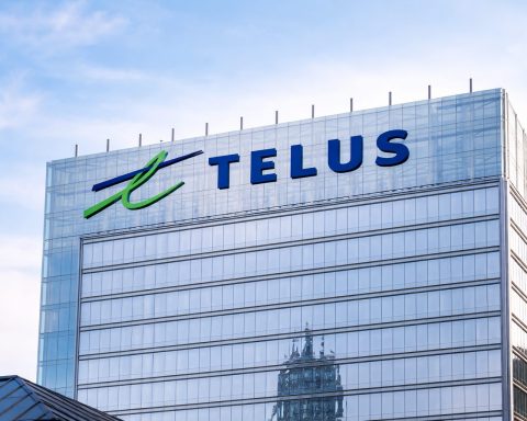 Telus’ 9% dividend yield looks tempting — but CIBC, SmartCentres and Leon’s are the TSX income names in play