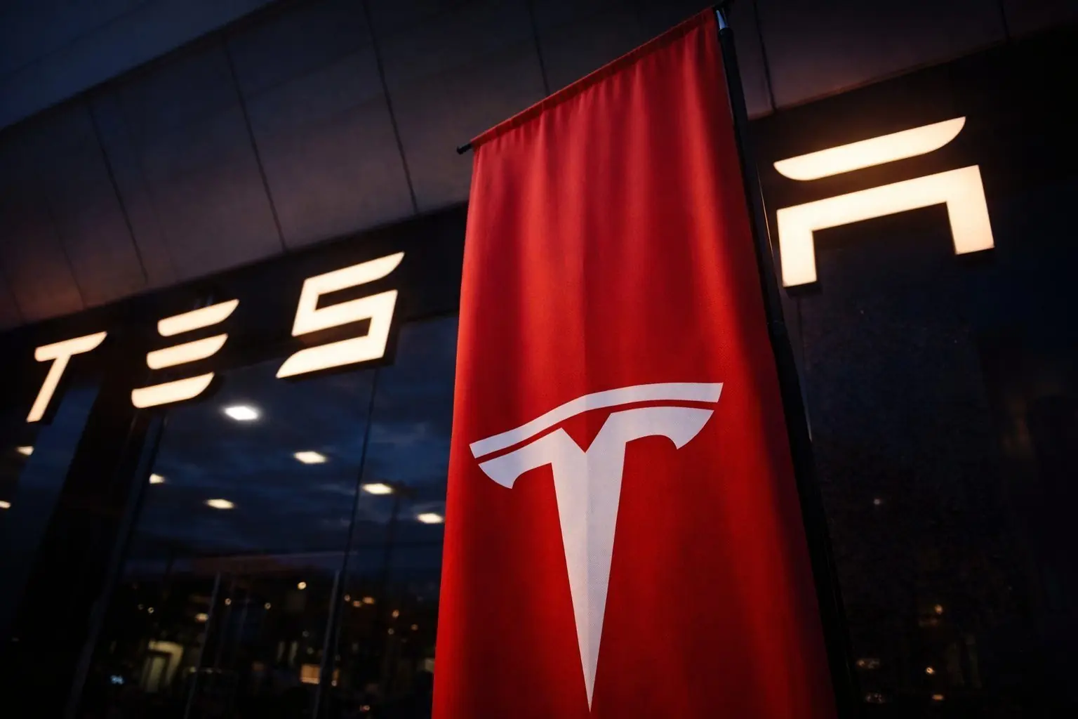Tesla stock price forecast swings: Wall Street split from $25 to $600 ahead of earnings