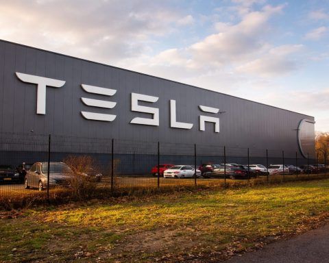 Tesla stock slips after SEC filing on top exec pay; Wall Street parses inflation