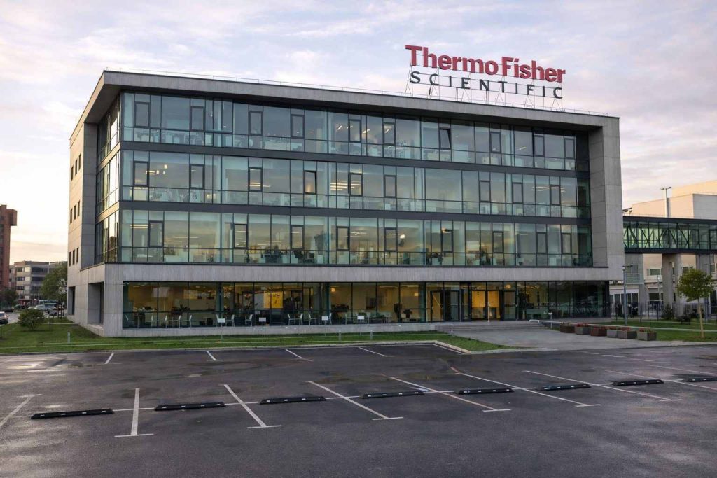 Thermo Fisher stock price holds near a fresh 52-week high with earnings next week in focus