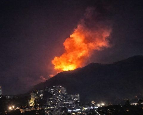 U.S. seizes Venezuela’s Maduro after strikes, setting up oil and diplomacy fallout