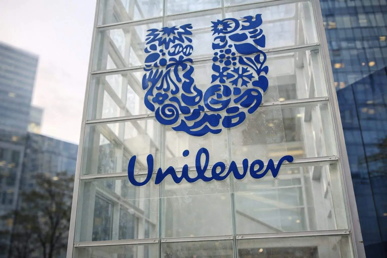 Unilever share price rises into weekend as broker calls clash and Magnum legal row simmers