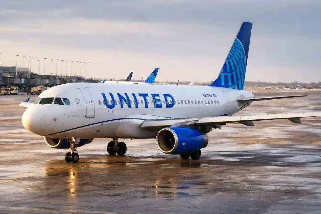 United Airlines stock pops in premarket after UAL lifts 2026 profit outlook — what investors watch next