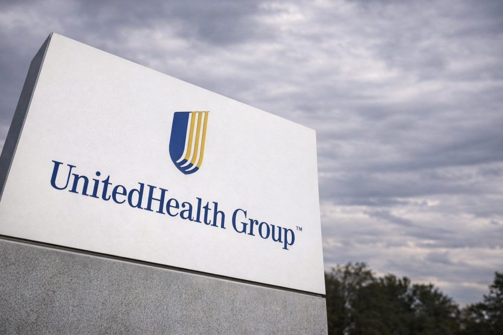 UnitedHealth stock drops today — what traders are watching before UNH earnings