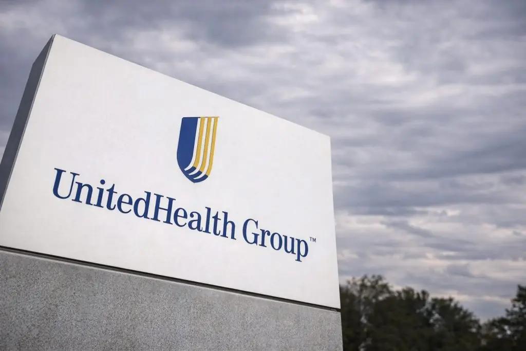 UnitedHealth stock drops today — what traders are watching before UNH earnings